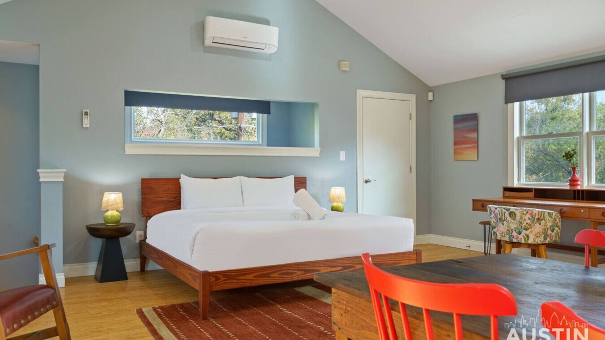 Tarrytown Apartment | Historic Tarrytown Studio Apt w/King Bed, Kitchenette, Full Bath & Open Space
