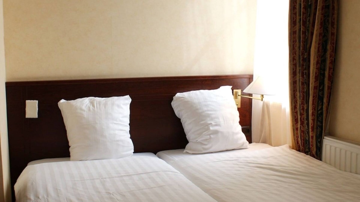 Sluis Hotel | Historic Town Stay – Sluis Room Close to Trails, Shopping & Local Cuisine