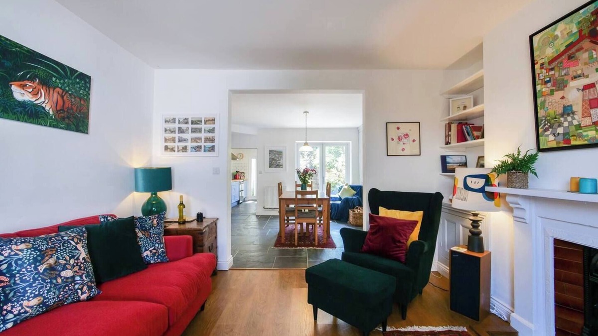 Totnes House | Historic Townhouse with Garden & Parking