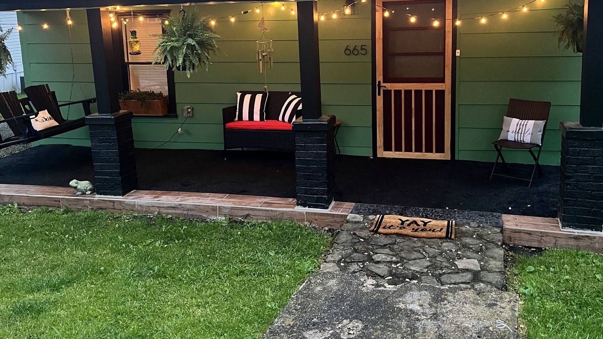 Olive Hill Cottage | Historic trail town cozy cottage!