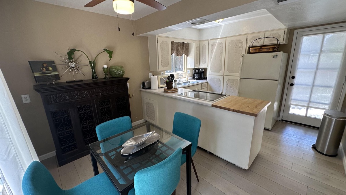 Alhambra Cottage | Historic Tudor Cottage Retreat – Private, Pet Friendly, North Phoenix