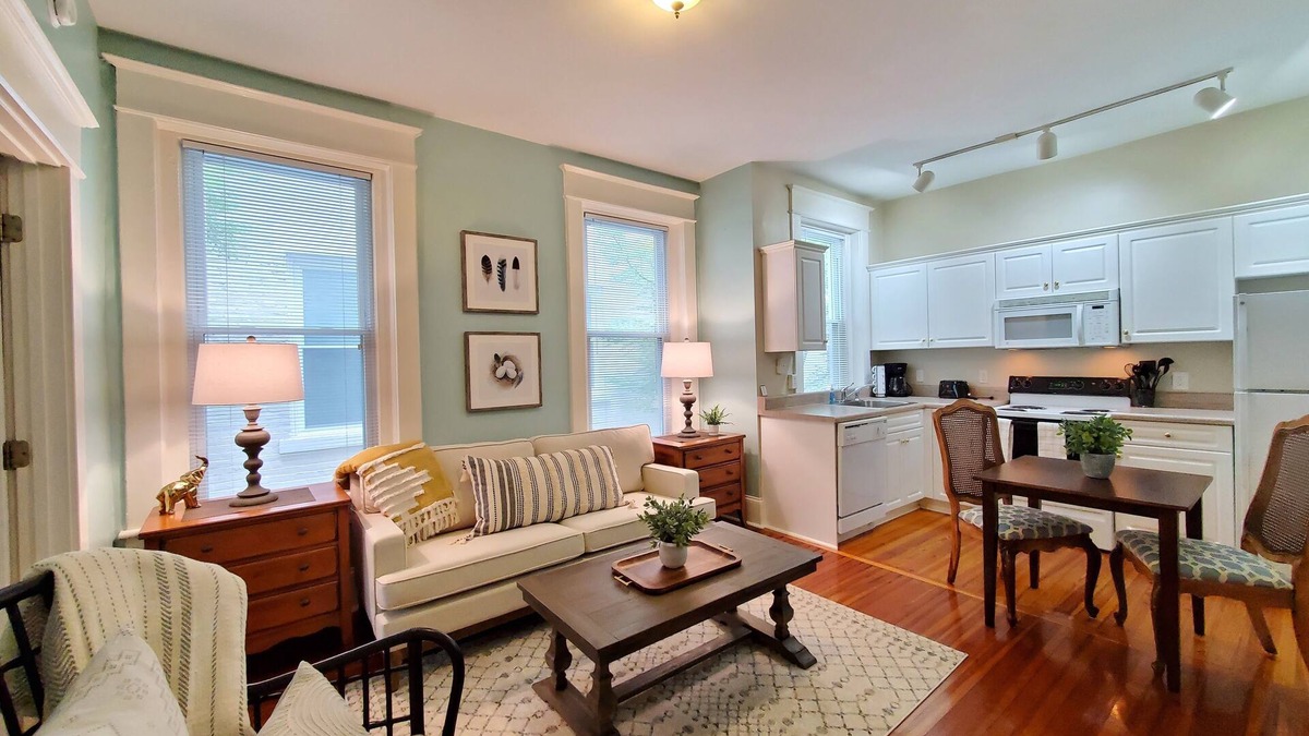 Old Southwest Condo | Historic Urban Downtown 1 Bedroom with Parking