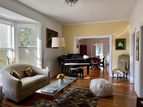Oak Park Apartment | Historic Oakpark Home