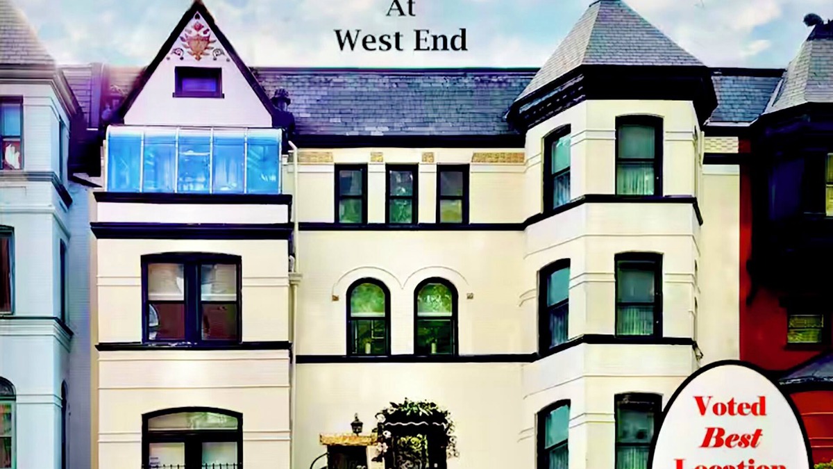 West End House | Historic Victorian Duplex Brownstone Downtown, Steps To White House & Georgetown