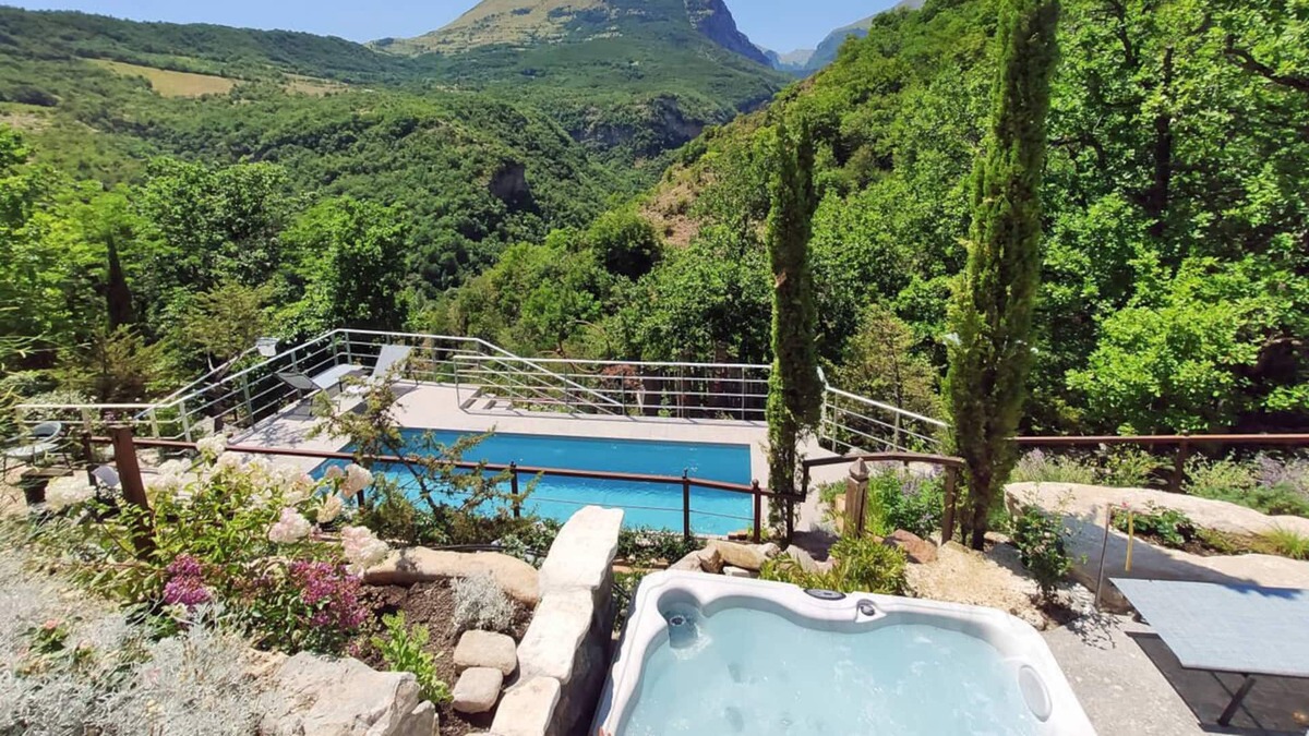 Montefortino Villa | Historic villa tower in the Sibillini Mountains