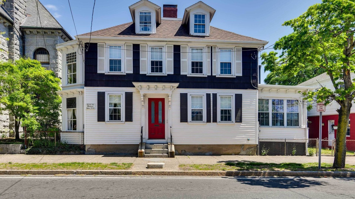 Warren Apartment | Historic Warren Vacation Rental: Walk to Beaches!