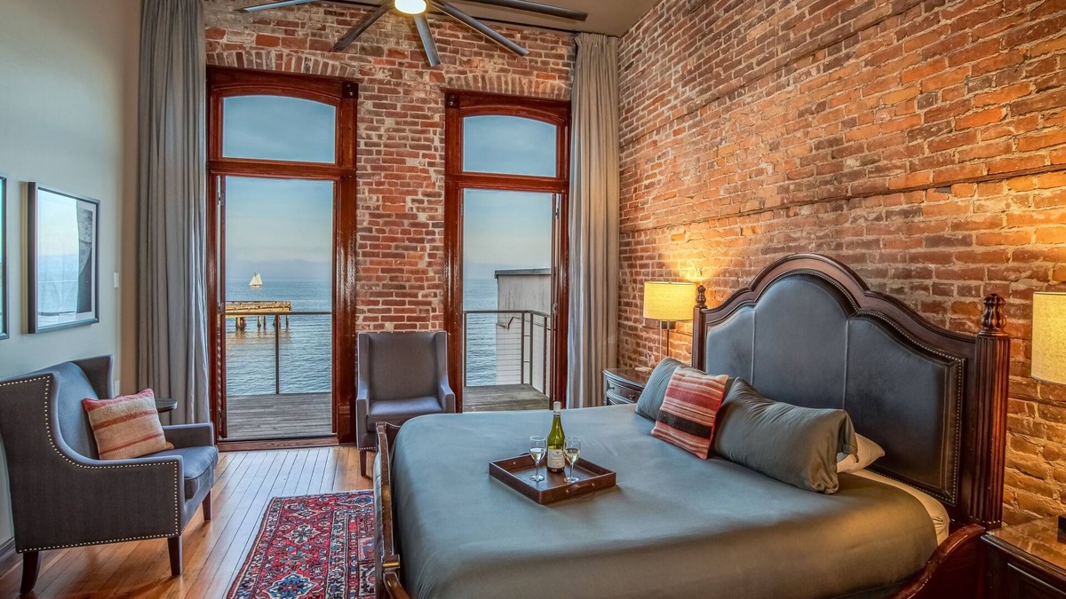 Port Townsend Historic District Apartment | Historic Water View Room overlooking The Bay with private balcony