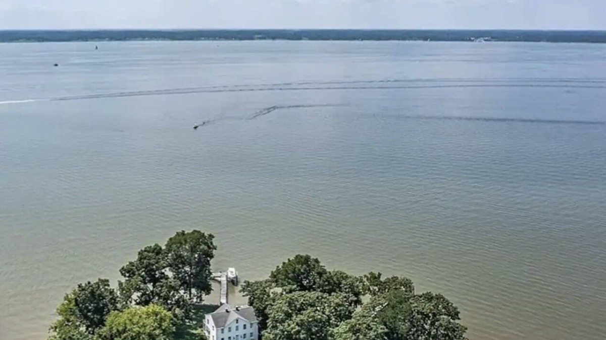 Lancaster House | Historic Waterfront Escape Dock, Deck, Fire Pit, Views, Peace & Kayaks