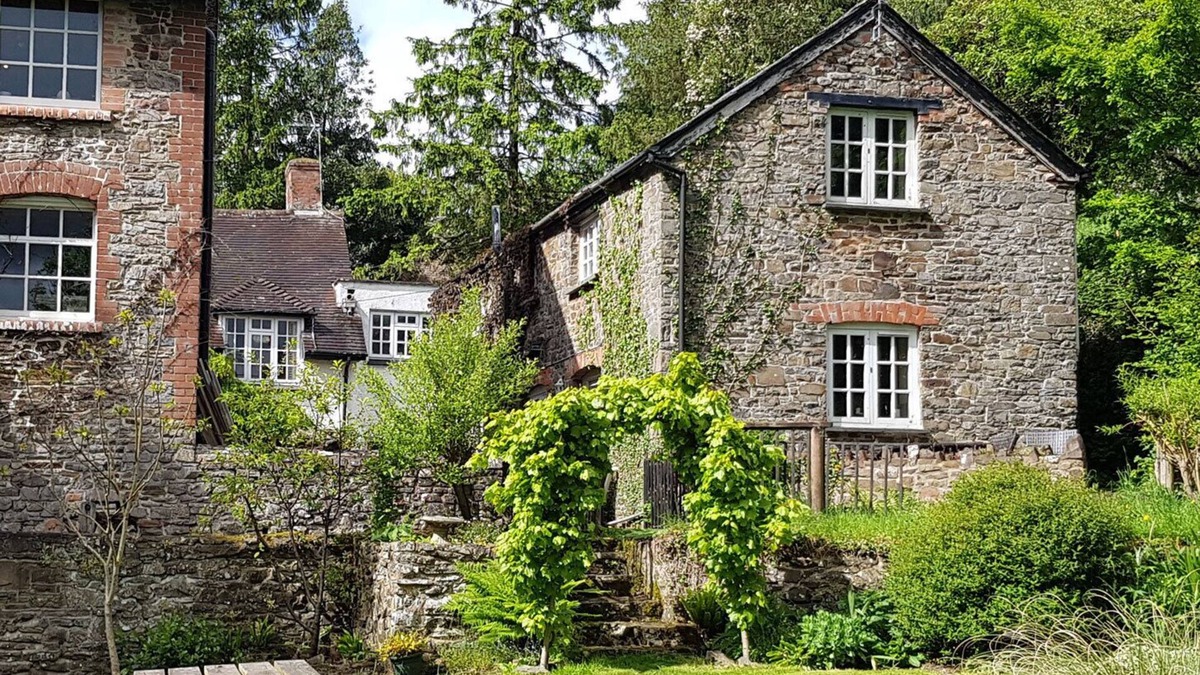 Worlington Cottage | Historic Watermill Cottage between Dartmoor and Exmoor with 4 acres of parkland