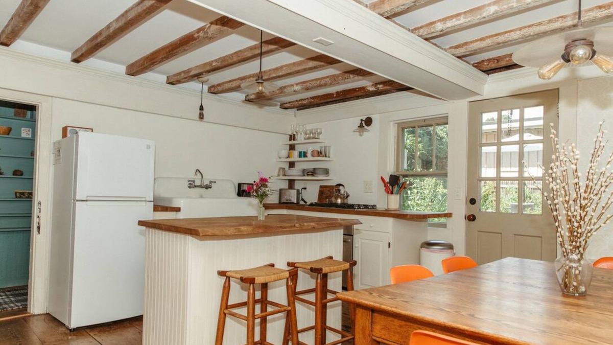 Northampton House | Historic Williams House 2-bedroom downtown Northampton with AC, WiFi