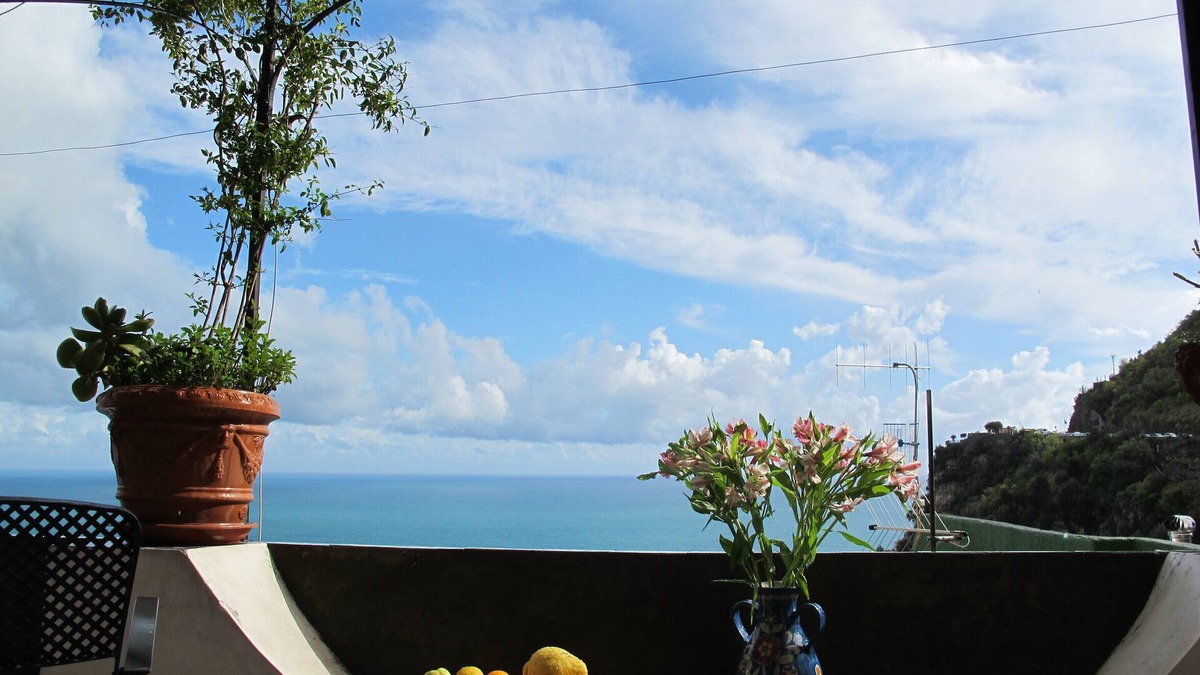 Chiesa Nuova Apartment | historical 5-room-apt. with spacious terrace, fantastic ocean view & grand piano