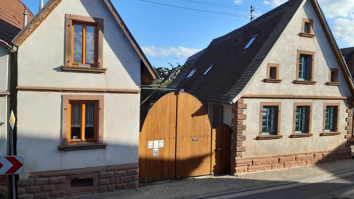 Freckenfeld House | historical ambience for living in the Palatinate house-yard construction
