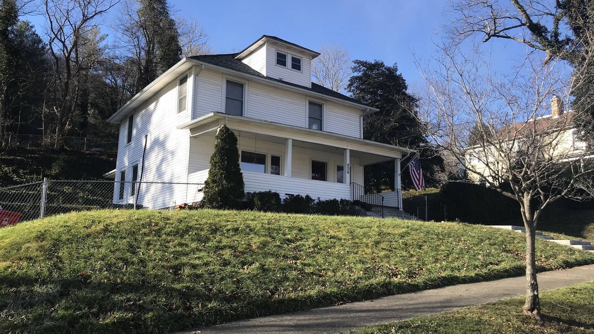 Fourmile House | Historical American 4-square home, originally built in the 1800's, Near LMU,