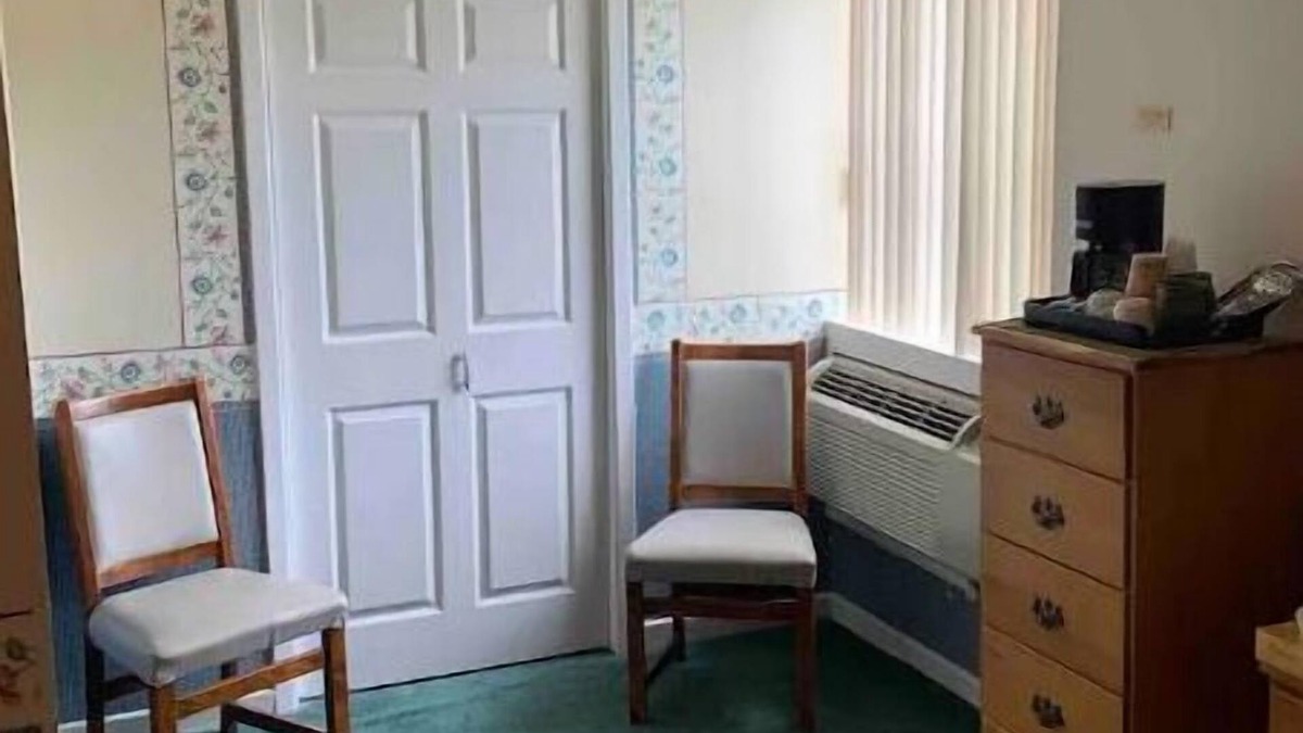 Historic Old Town Hotel | Historical King George Inn 6