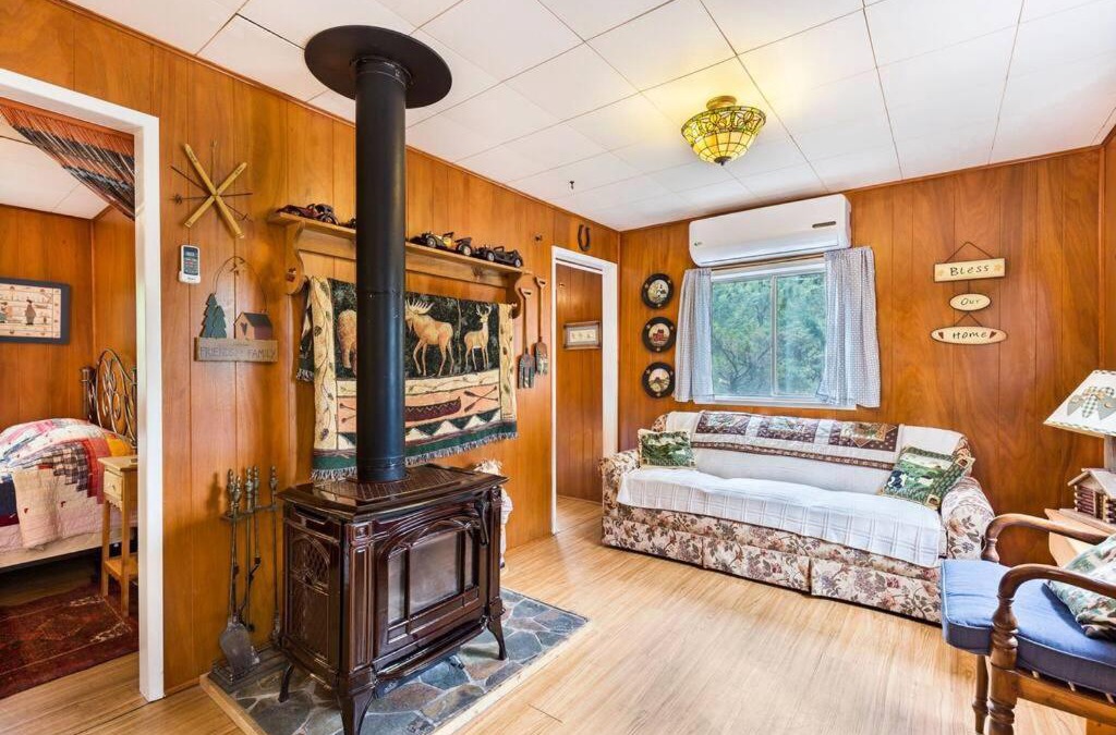 Julian House | Historical Cabin in Julian Pet's okay!