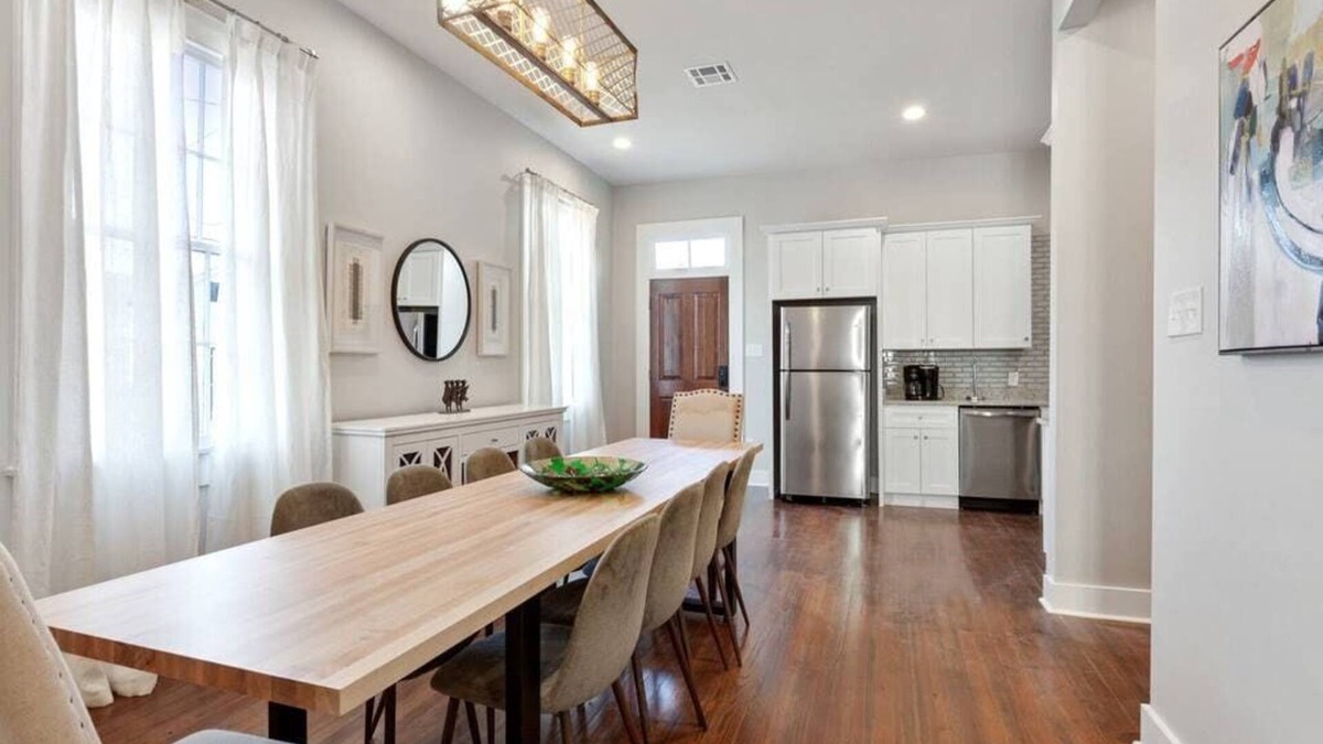 Faubourg Delassize House | Historical Charm with Modern Touch 5 Bedrooms 4 Bathrooms, Centrally Located