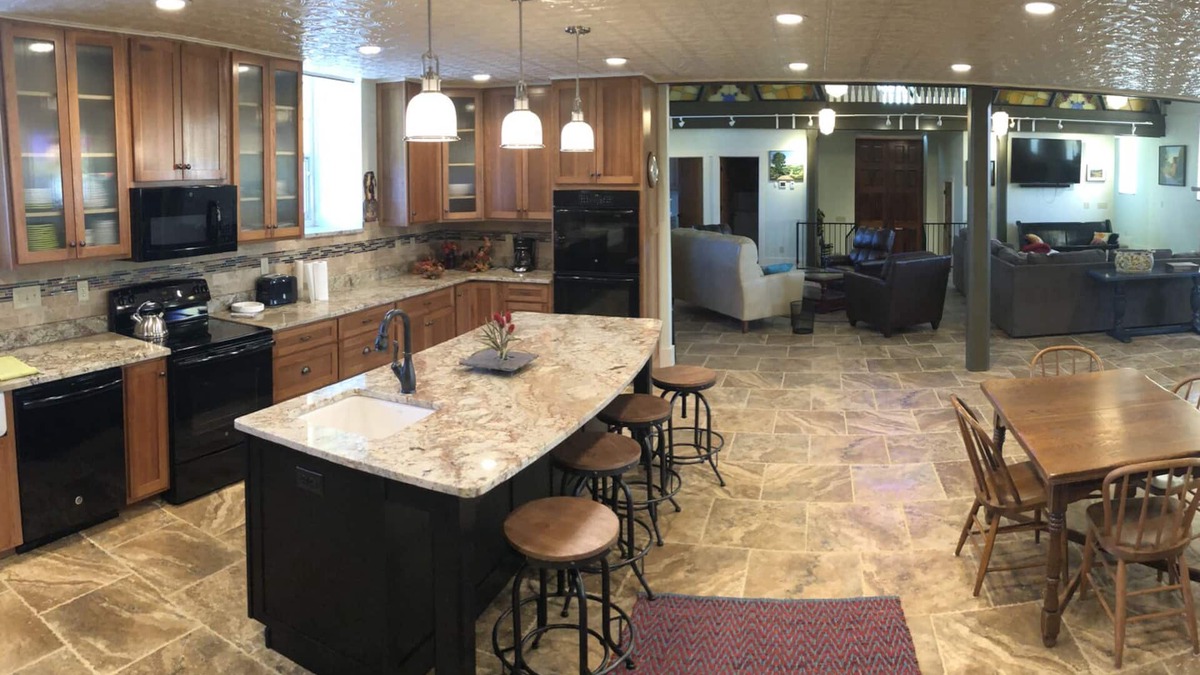 Dubuque County House | Historical Church 3BR Hideaway