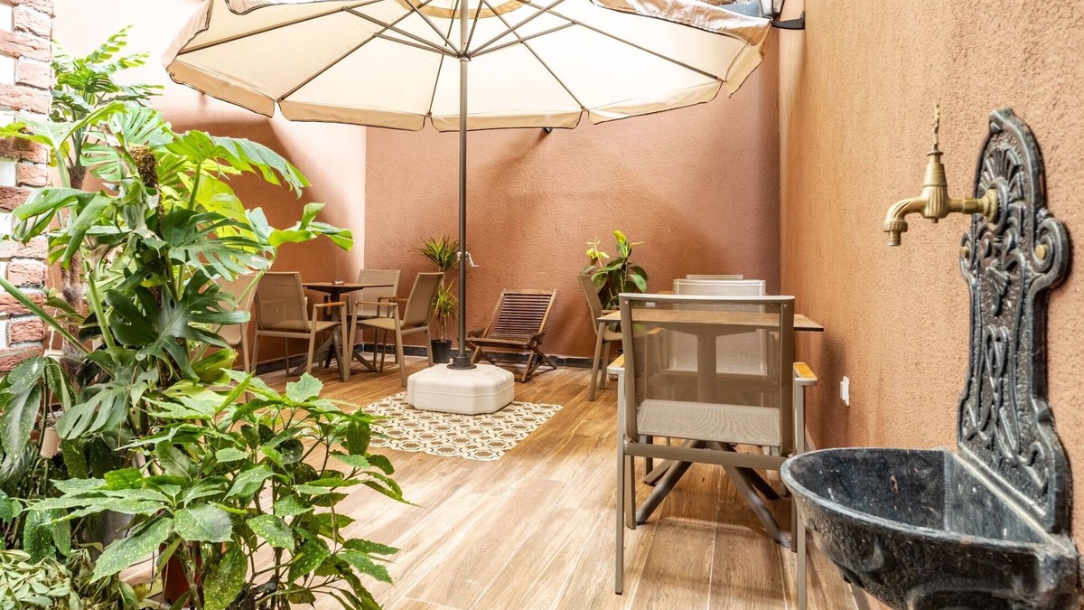 Rasimpasa House | Historical Hotel Room with a Backyard in Kadikoy