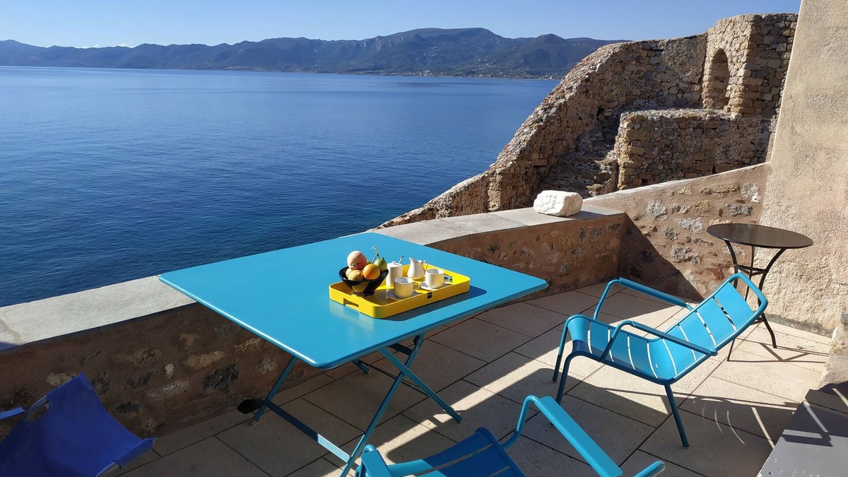 Monemvasia House | Historical house in a thousand years old citadel above the sea