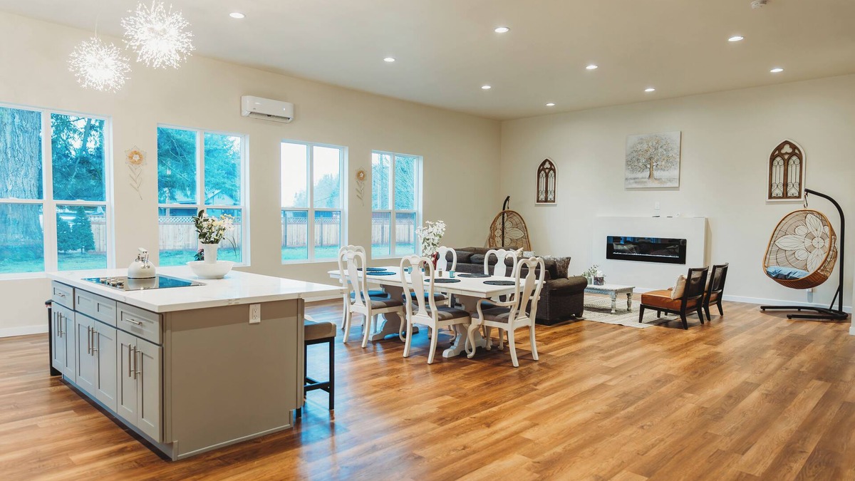 Arlington Heights House | Historical landmark, comfortable 6 bedrooms, 5.25 bath welcoming space!