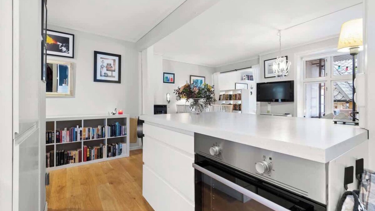Sandviken Apartment | Historical Sandviken Smart TV - Washer Dryer