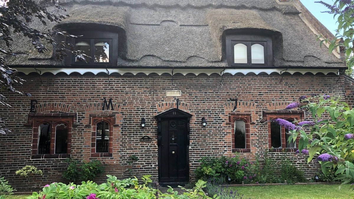 Salhouse Cottage | Historical Thatched Cottage - Heart of the Norfolk Broads - Dog Friendly