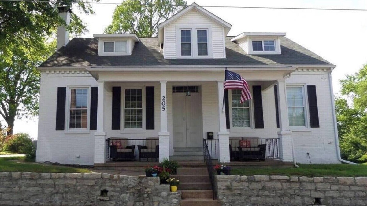 Washington House | *Historical* The Guest House on Locust