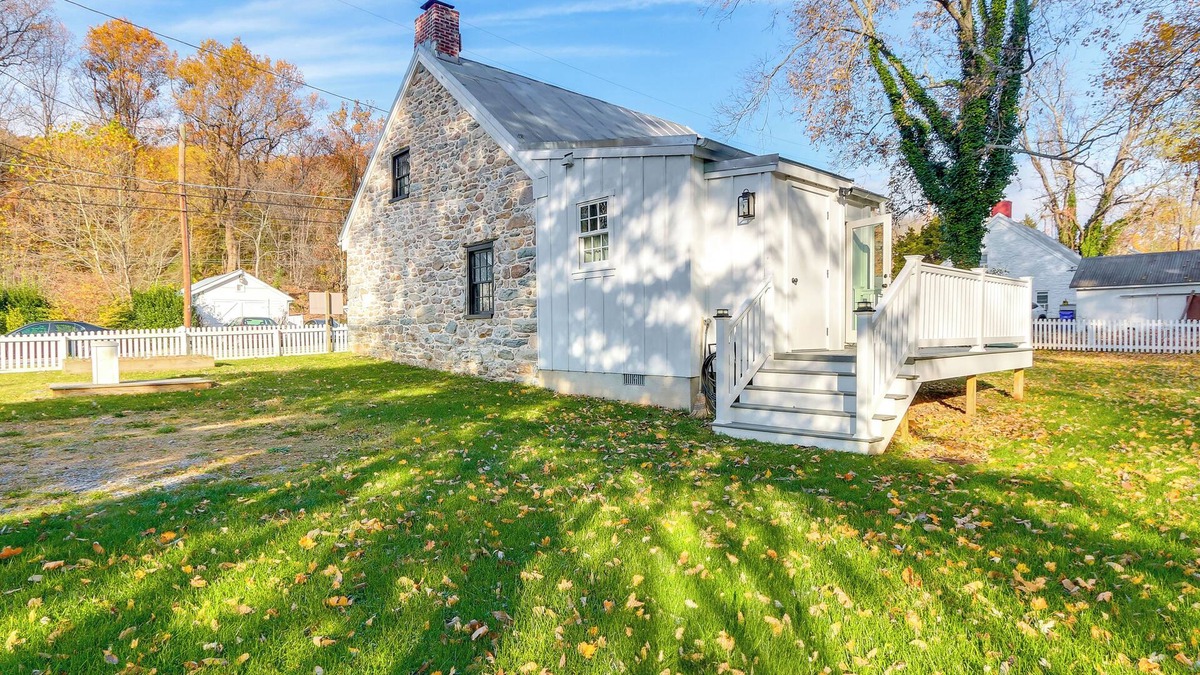 Thurmont Cottage | Historical Thurmont Escape w/Furnished Deck!