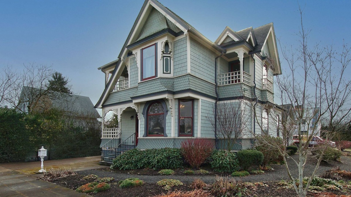 McMinnville House | HISTORICAL VICTORIAN, BEAUTIFULLY RESTORED