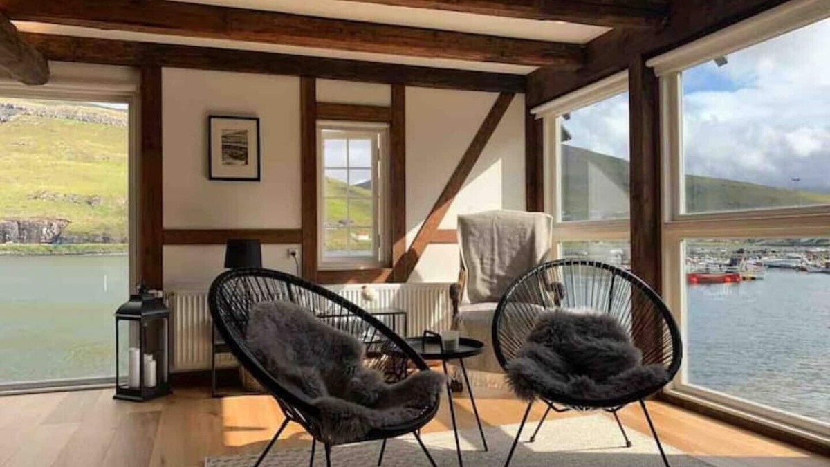 Sorvagur Apartment | Historical Warehouse - Mid Floor