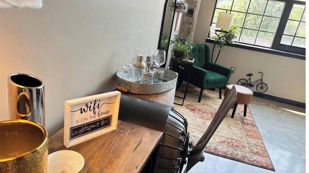 University Apartment | Historically Perserved Loft Close to Churchillnn
