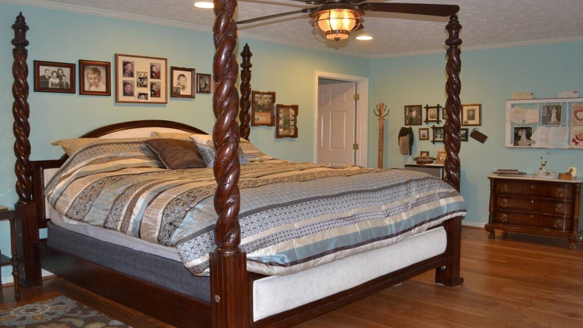 Dadeville House | History Room in Paradise Bed and Breakfast on Lake Martin
