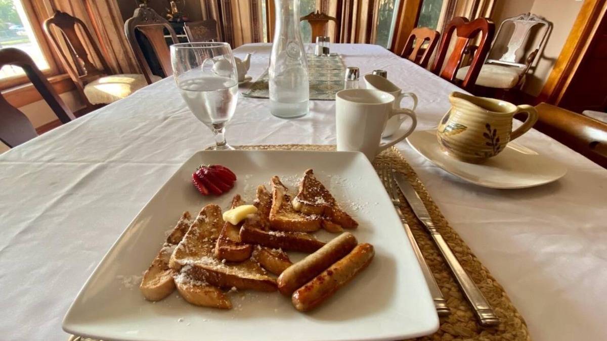 Pierre Bed & Breakfast | Hitching Horse Inn