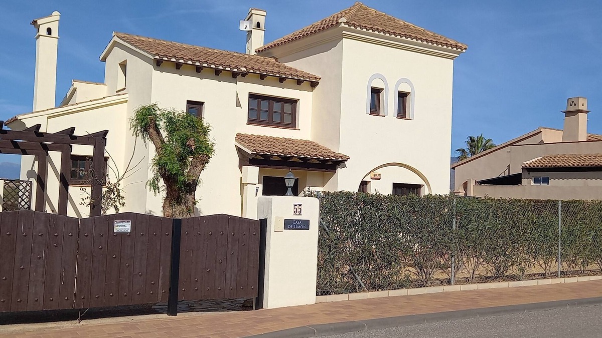 Fuente Alamo de Murcia Villa | HL 005 Holiday Rentals 3 Bedroom 2 Bathroom Villa