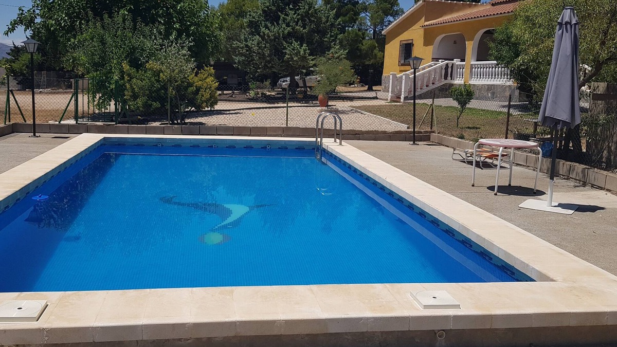 Yecla Ski Chalet | House with pool, barbecue and private garden, for the exclusive use of the tenant.