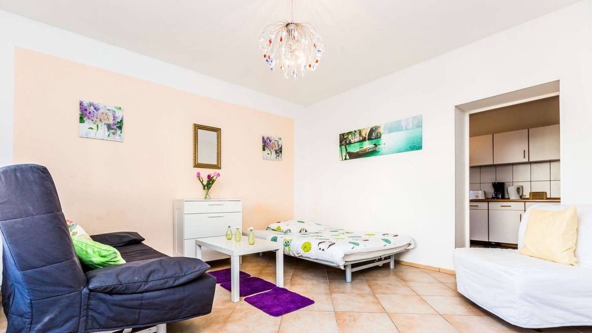 Troisdorf Apartment | HÖ01 large apartment with dryer and washing machine