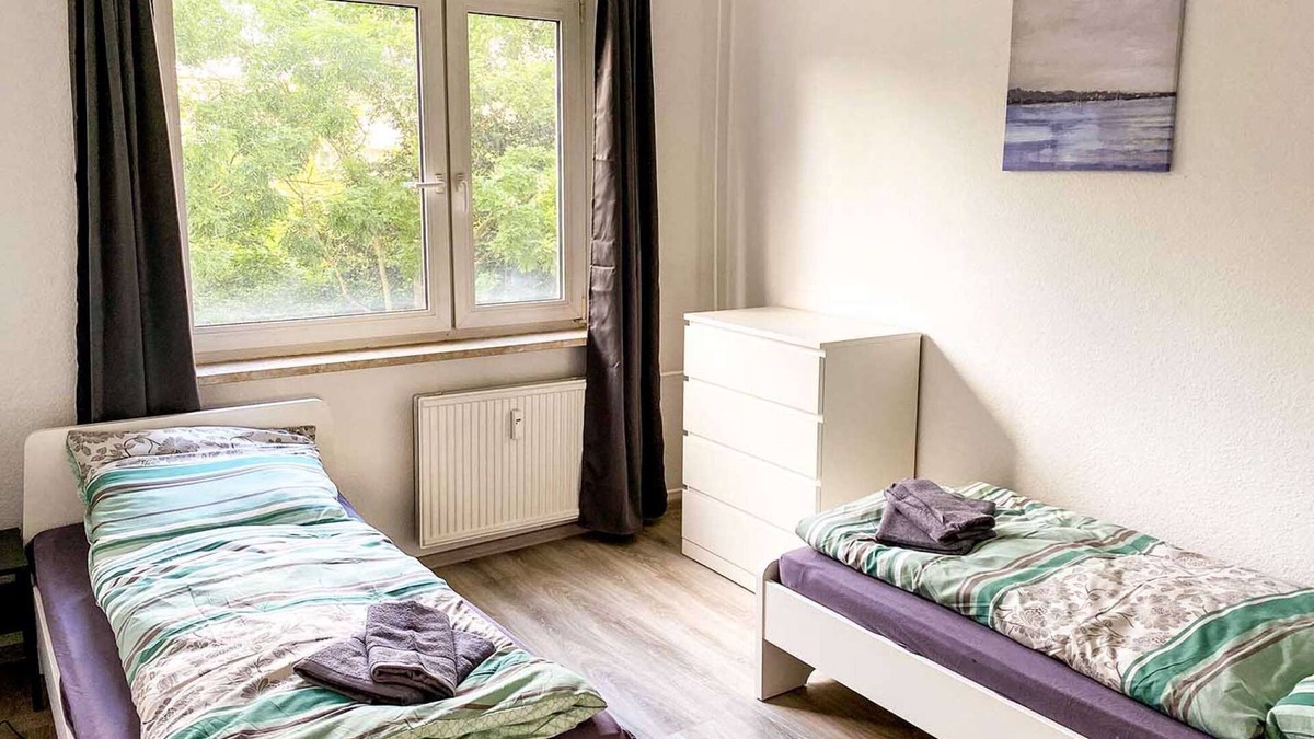 Stadtbezirk West Apartment | HÖ01 large apartment with dryer and washing machine