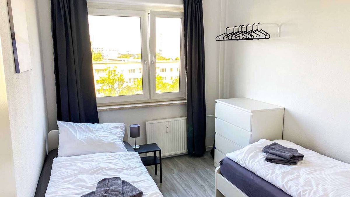 Stadtbezirk West Apartment | HÖ01 large apartment with dryer and washing machine
