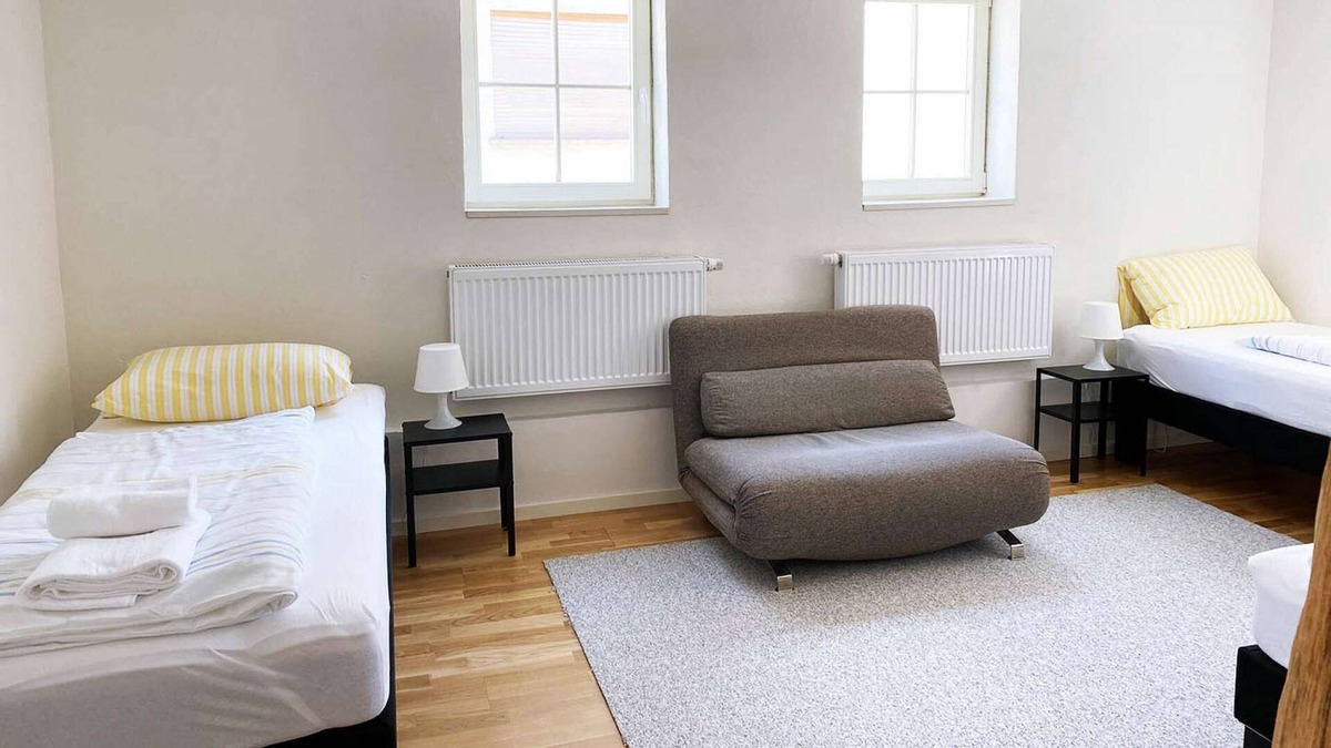 Kelkheim Apartment | HÖ01 large apartment with dryer and washing machine