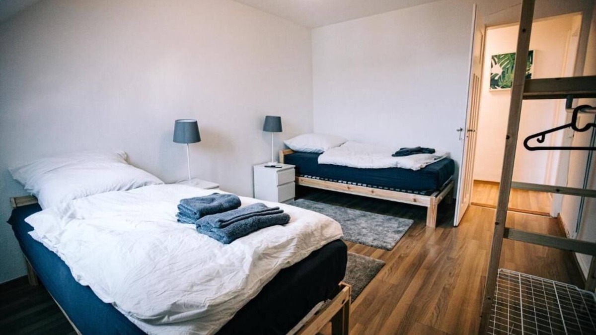 Singen Apartment | HÖ01 large apartment with dryer and washing machine