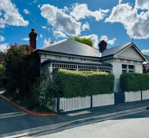 North Hobart House | Hobart Heritage House Near City