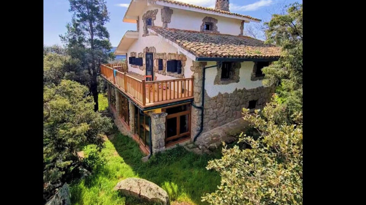 El Boalo Cottage | Hobbit fantasy house for rent in August