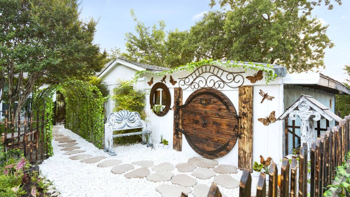 Fairview House | Hobbit House - Couples Hideaway