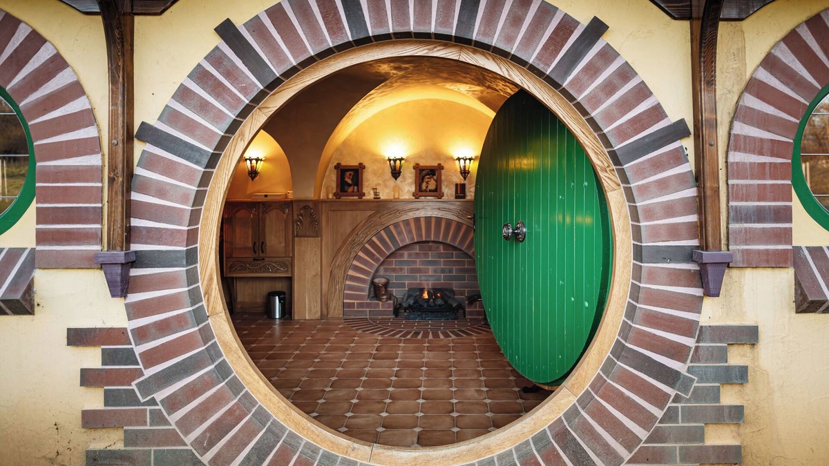 Zarnesti Cottage | Hobbit House in marvelous Râșnov with Lake view