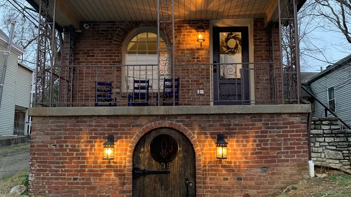 Clifton House | Hobbit House In The Ville!
