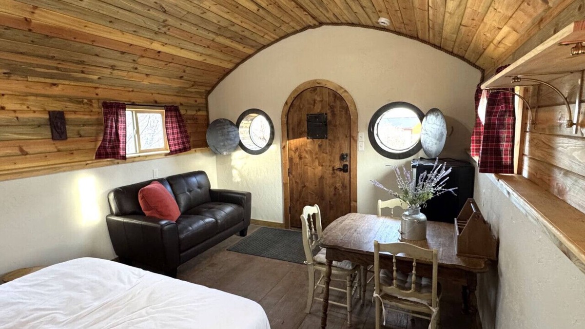 La Sal House | Hobbit Mountain Hideaway #1, Wolf Springs Ranch