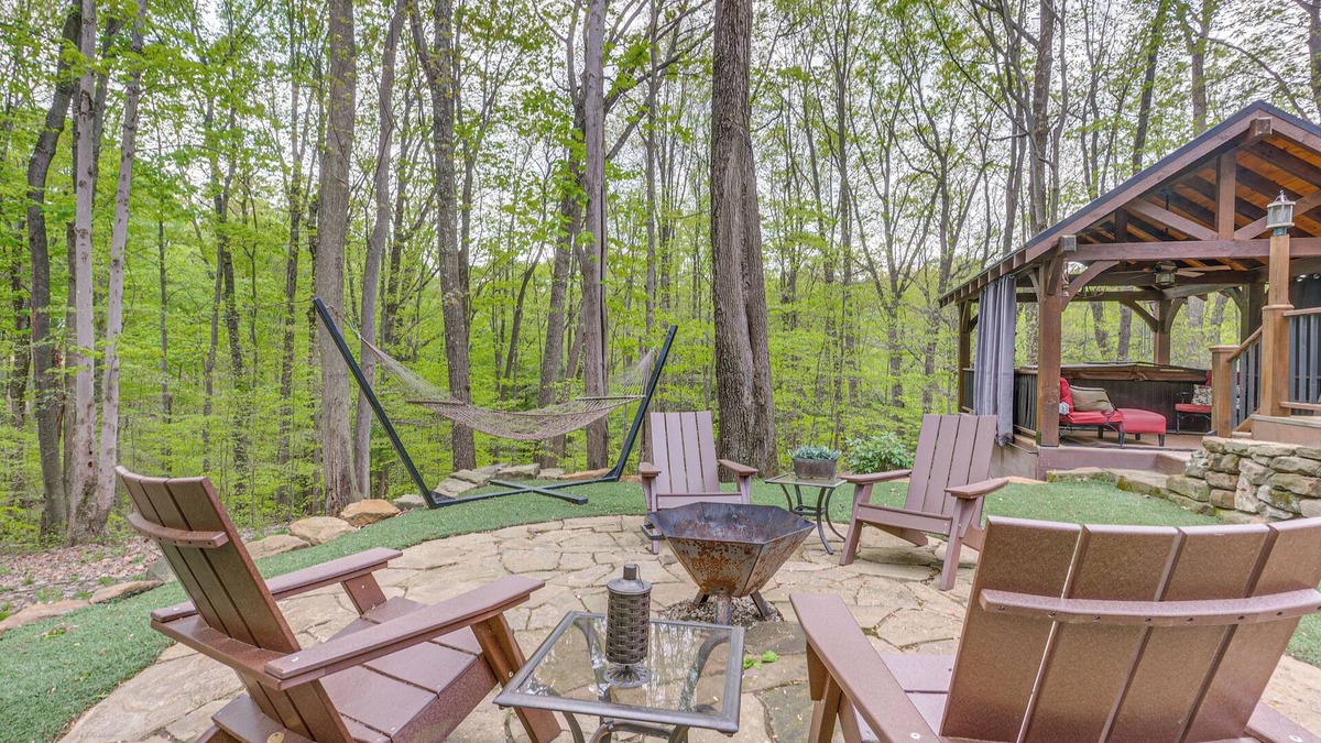 Laurelville Cabin | Hocking Hills 'Social Distance Cabin' w/Hot Tub