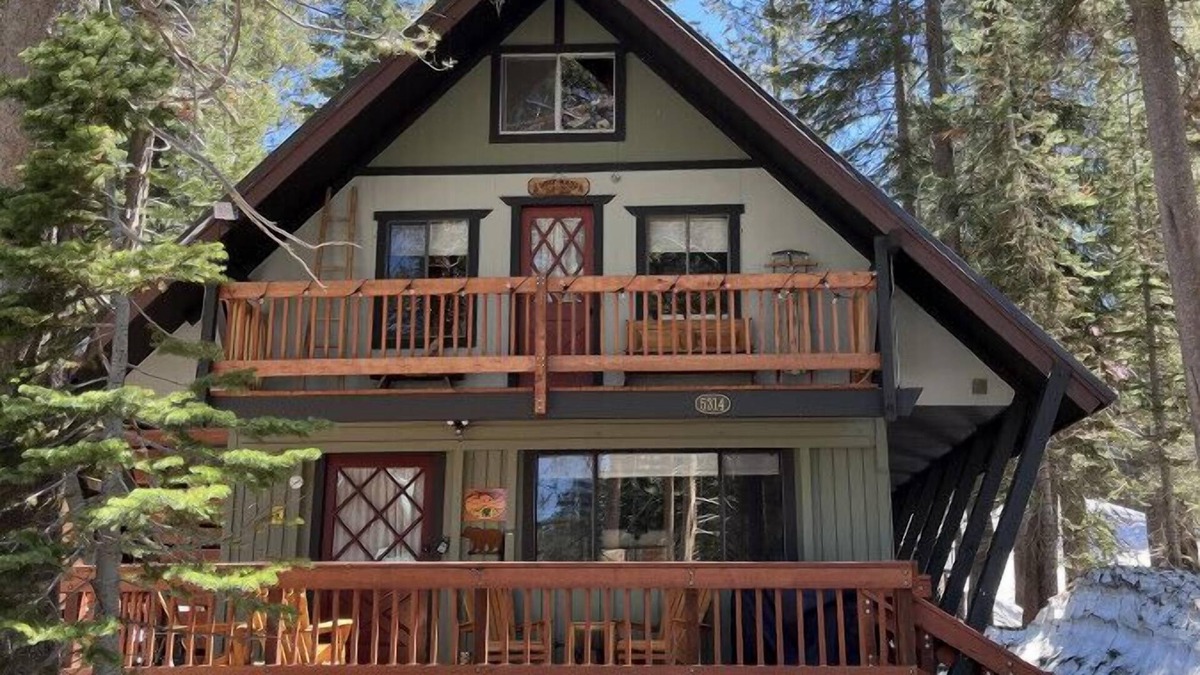 Serene Lakes Cabin | Hodge Podge Lodge · Quaint Cabin in Serene Lakes - Close to Skiing!