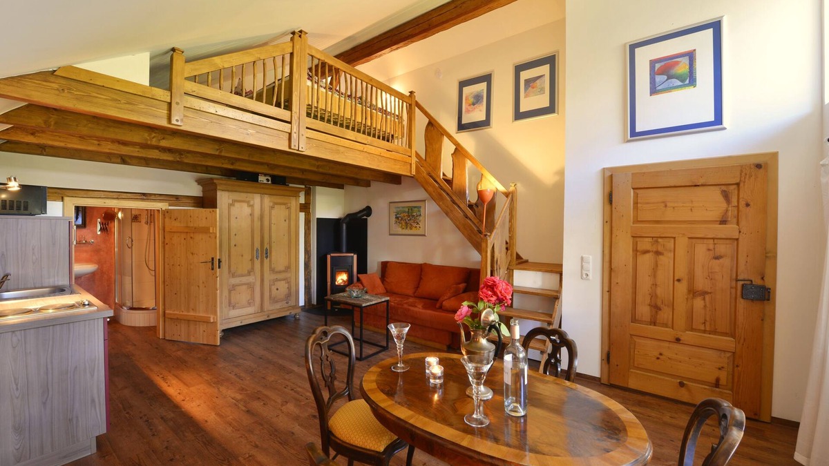 Neureichenau Apartment | Hofatelier Menacher art gallery - 55sqm studio with gallery and terrace