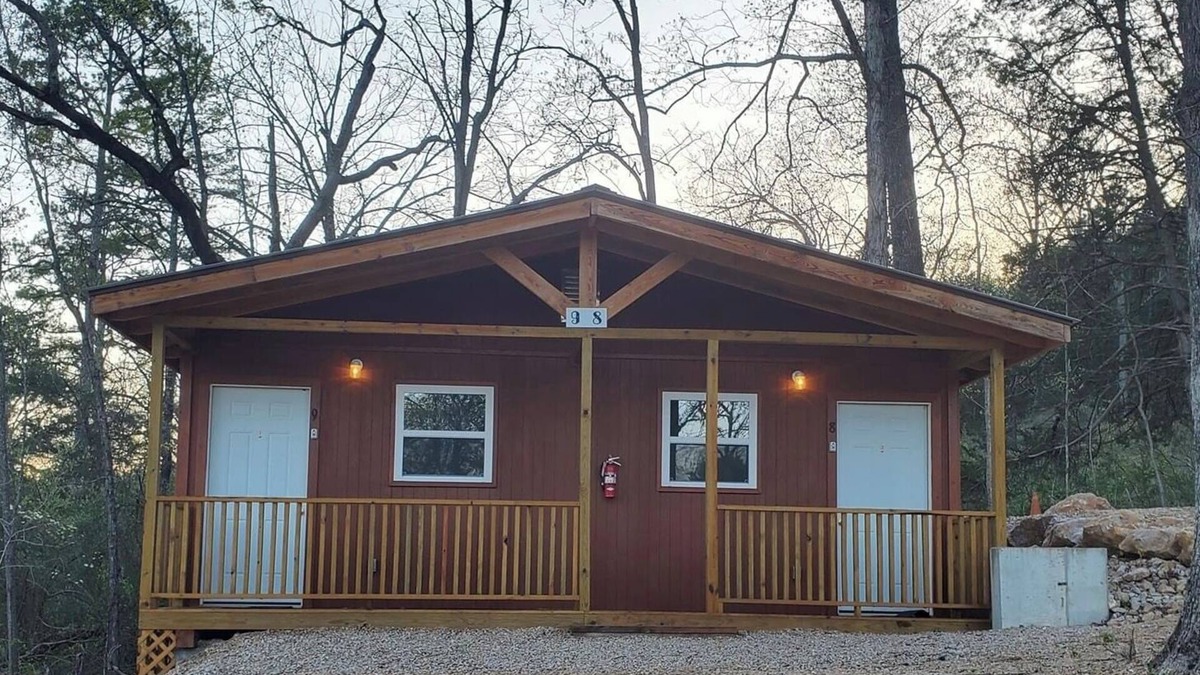 Eminence Cottage | Hogan's Hideout Cottage #8